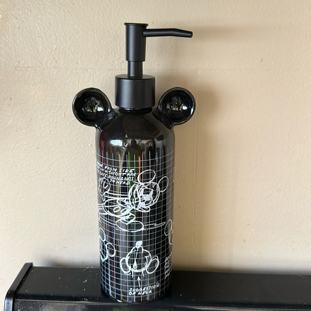 Mickey Mouse soap dispenser (new)